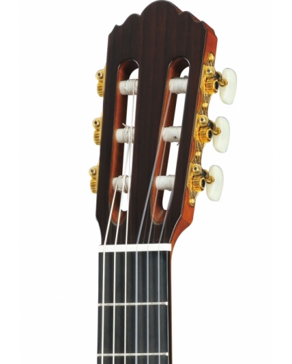 Guitarra Yamaha GC12C